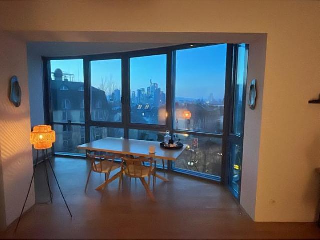 Vermiete möbelierte Wohnung mit Skylineblick 6 Monate