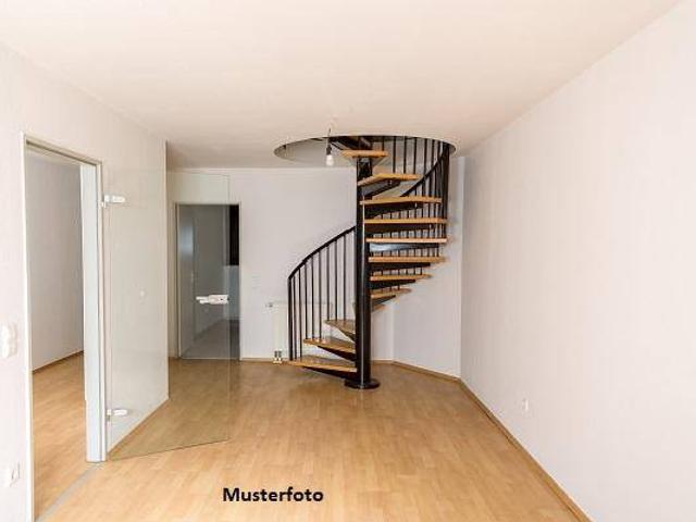 Wohnung Nr. 2 im OG/DG mit Gartenanteil und Carport Abstellplatz