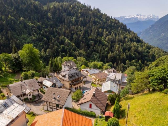 Wohnung auf dem Dachboden im Herzen der Berge, ein paar Minuten von Lavey les Bains entfernt