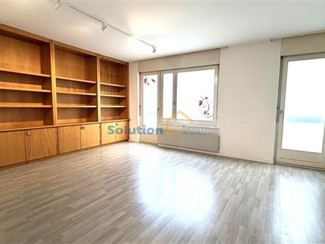 Wohnung + ein Büro, zentral gelegen