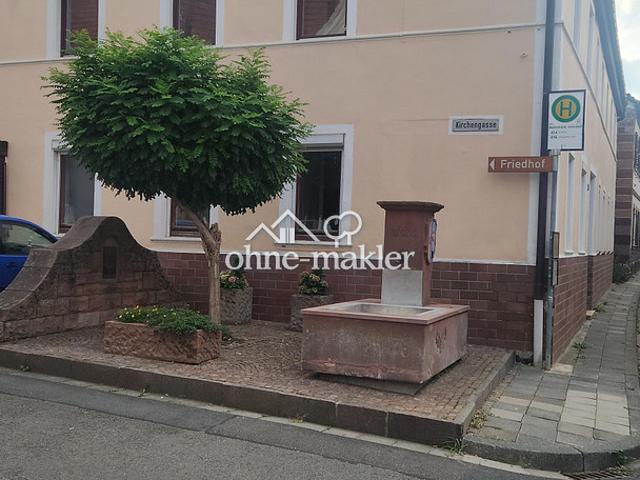 3 Zimmer Wohnung im OG mit Balkon