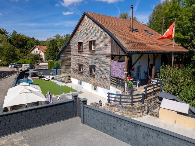 Wohnung im Erdgeschoss, komplett renoviert in einer alten Mühle, mit riesigem Garten