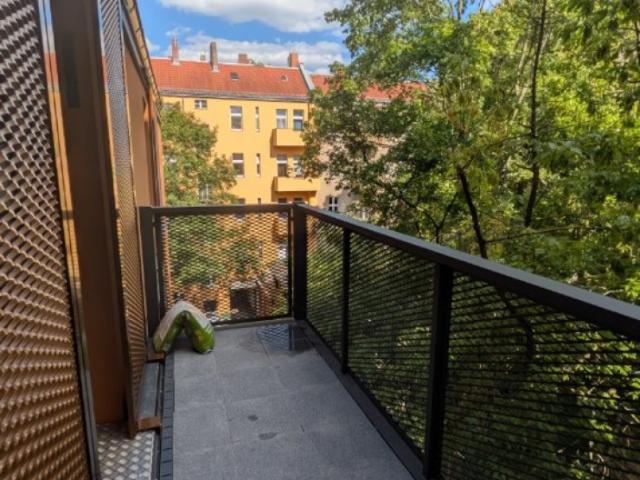 Wohnung im Hinterhof mit Haken