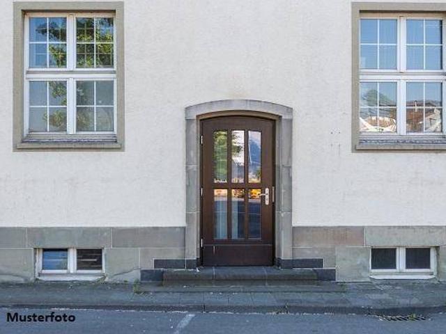 Wohnung im Hochparterre eines historischen Wohnhauses mit jüngster Generalsanierung