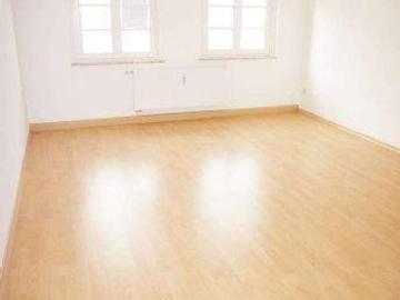 Wohnung im 1. OG ! Bad mit Fenster ! Laminat ! Balkon an der KÃ¼che