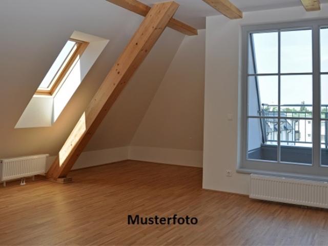 Wohnung im 4. Stock mit Balkon