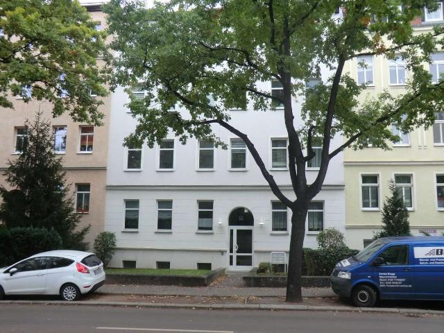 Wohnung in der südlichen Innenstadt mit zwei großen Zimmern und Einbauküche