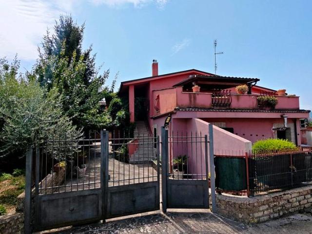 Wohnung in einer Villa mit privatem Garten, Pool, Blick auf Rom