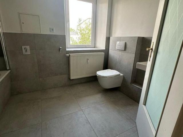 Helle 2 Zimmer Wohnung mit großem Balkon | saniertes Bad | frisch renoviert