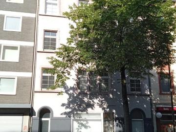 Wohnung Ladenlokal mit Hof und Anbau
