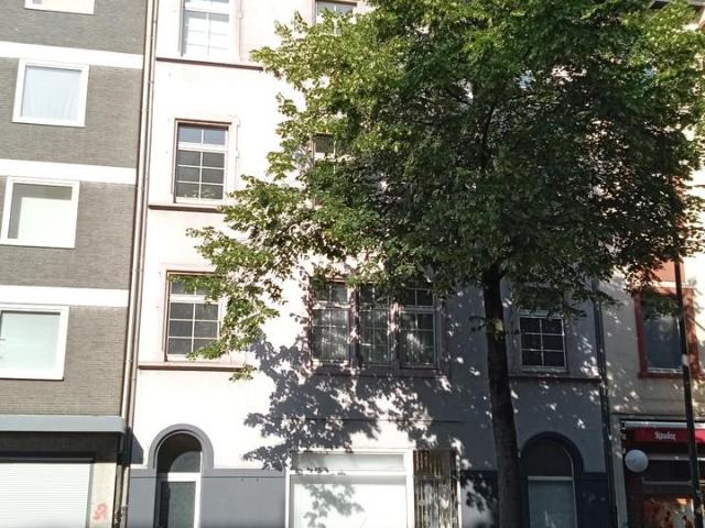 Wohnung Ladenlokal mit Hof und Anbau