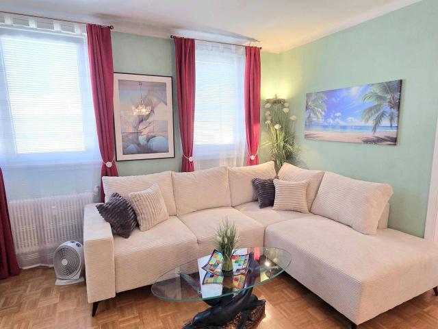 Wohnung voll möbliert