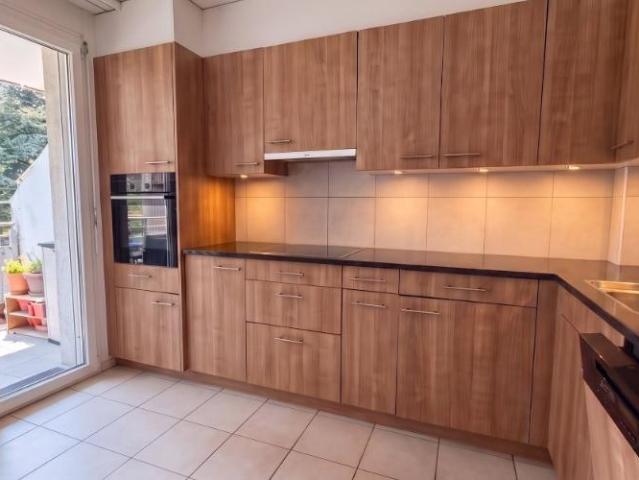 Exklusives Mandat Wohnung zu verkaufen in Lausanne 3 Zimmer 75 m² mit 2 Badezimmern, einem grossen Balkon und einem Innenparkplatz