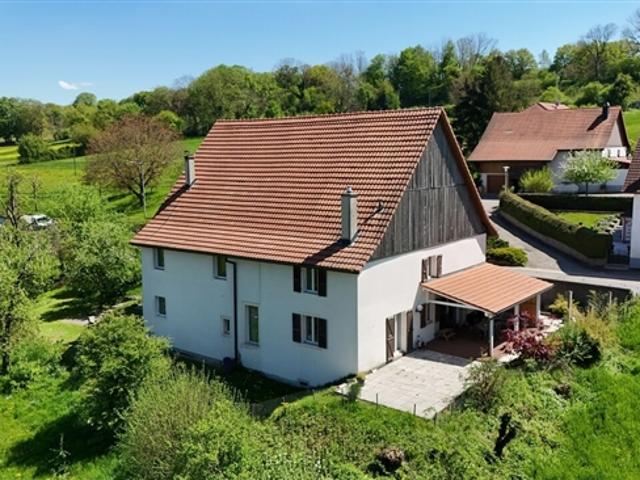 Wohnung zum Verkauf mit 4,5 Zimmern in einem renovierten Bauernhaus in Chevenez