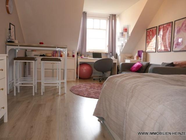# Wohnung zum Verlieben! Einzug 1.11.2026! Perfekte Lage und energetisch topp! – Niedrige Nebenkosten! Mit Stellplatz gegenüber vom Hauseingang! Mit Dachbodenanteil!