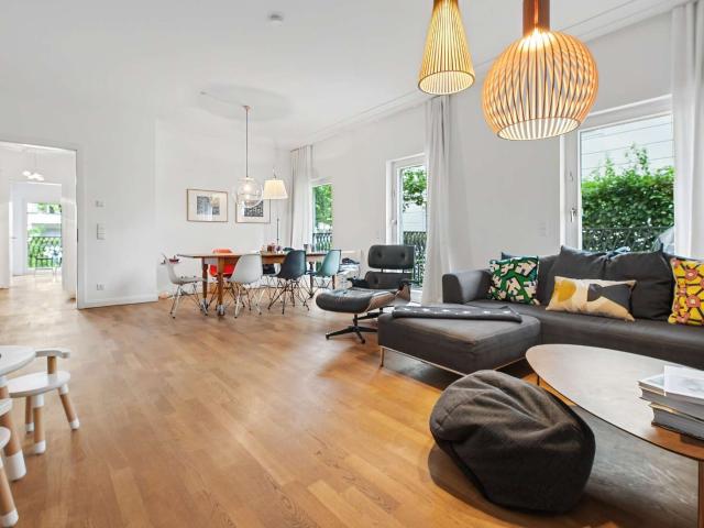 Wohnung zum Kaufen in Düsseldorf 1.380.000,00 EUR 198 m²
