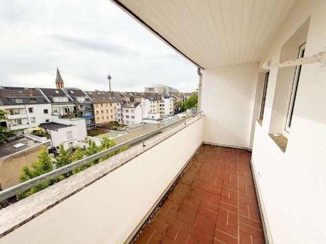Wohnung zum Kaufen in Düsseldorf 299.900,00 EUR 90 m²