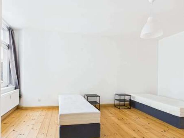 Wohnung zum Mieten in Berlin 310,00 € 93 m²