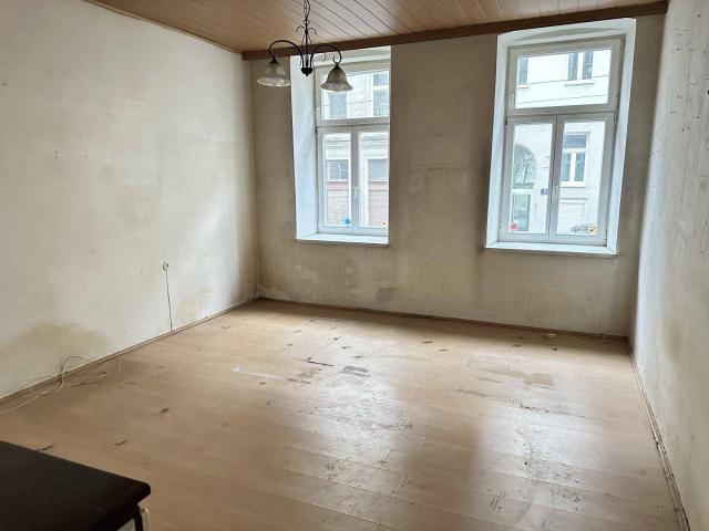 WOHNUNG ZUM SANIEREN 2,5 Zimmer im HOCHPARTERRE