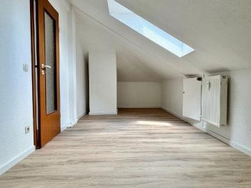 Haan Zentrum Fußgängerzone! Großzügige Dachgeschosswohnung mit 2,5 Zimmern!