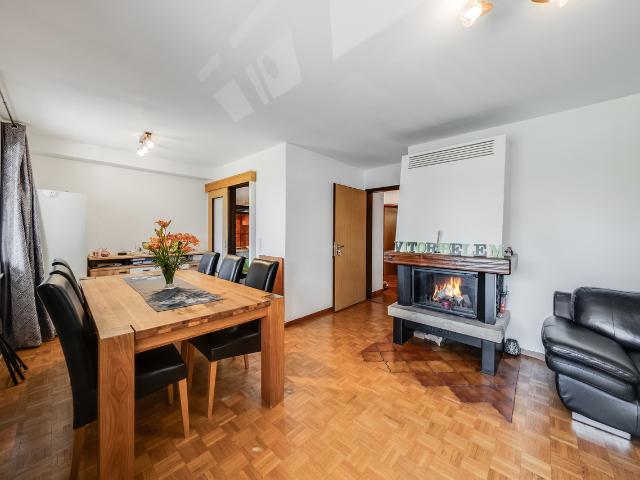 WOHNUNG – ZENTRAL – BALKON UND PARKPLATZ – EXKLUSIV