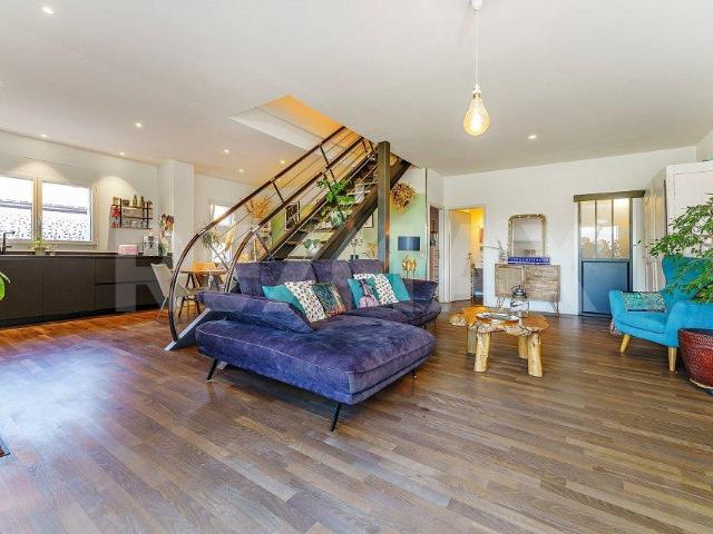 Stilvolle Wohnung mit hohen Decken, 127 m2 Wohnfläche mit Terrasse