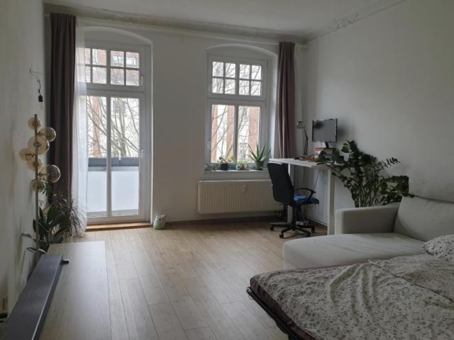 Wohnung * 2 Zimmer mit Balkon * derzeit als WG genutzt
