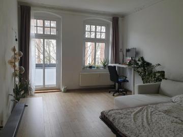 Wohnung * 2 Zimmer mit Balkon * derzeit als WG genutzt