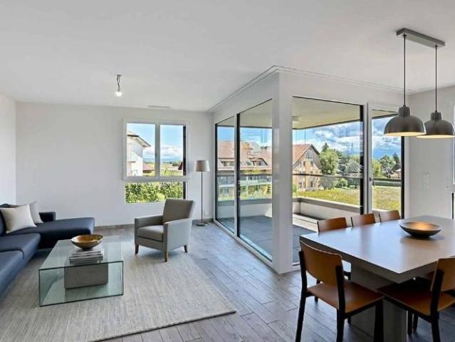 Exklusivität helle 3.5 Zimmer Wohnung mit Loggia