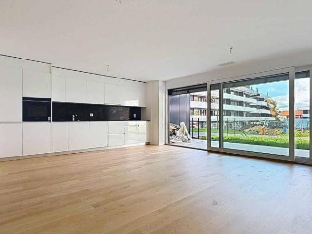 Neue 3,5 Zimmer Wohnung mit 2 Terrassen und 2 Gärten