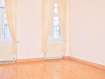 Wohnung / 3+ Zimmer / WG möglich / 90m2 2min zu U3 Johnstrasse /