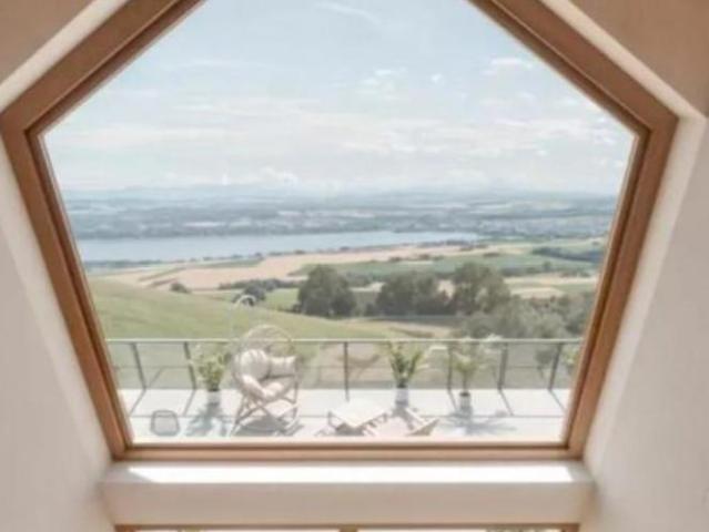 Neue Wohnung mit atemberaubendem Seeblick Villa mit 2 Wohneinheiten