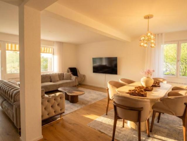 Top Moderne und Renovierte Wohnung mit Wintergarten Balkon