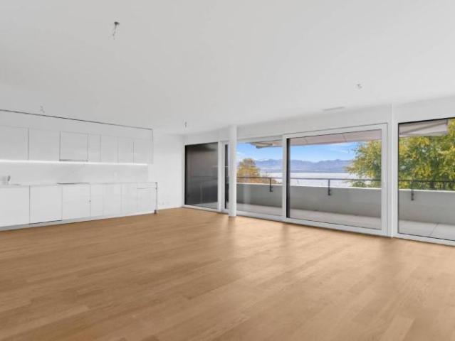 Neubauwohnung 4.5 Zimmer Eckwohnung mit 76m² Balkon Seesicht