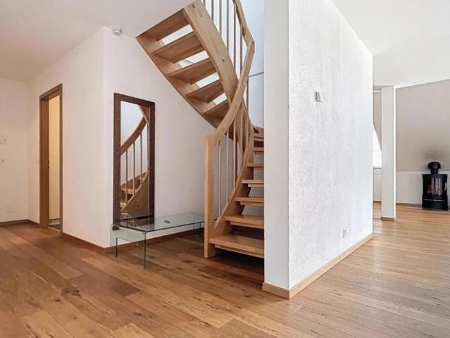 Großzügige Maisonette Wohnung im Herzen von Saint Cergue