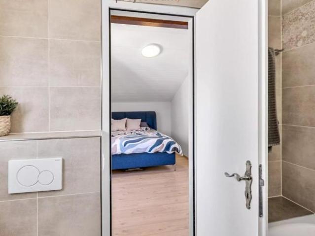 Wunderschöne 4,5 Zimmer Attika Maisonette mit Mezzanin in Chavannes