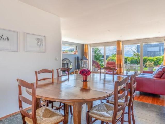 Wunderschöne 4.5 Zimmer Wohnung mit privatem Garten in einer ruhigen Gegend