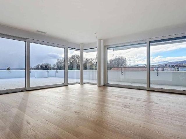 Luxuriöses 4,5 Zimmer Apartment mit Terrasse und privatem Aufzug