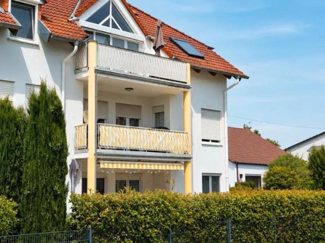 Wohnung 4 ZI, Erdgeschoss mit Garten, Stellplatz und Garage