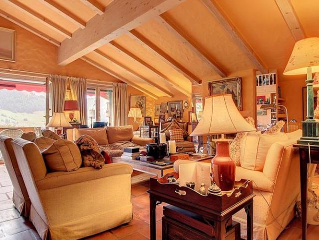 Dachgeschosswohnung oberhalb des Dorfes