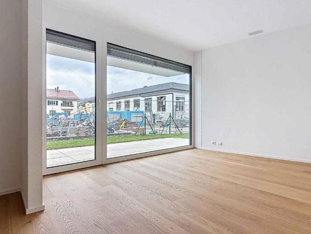 Neue 5,5 Zimmer Wohnung mit überdachter Terrasse und Garten