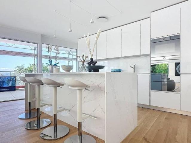 Neue 5,5 Zimmer Wohnung mit überdachtem Balkon und Dachterrasse