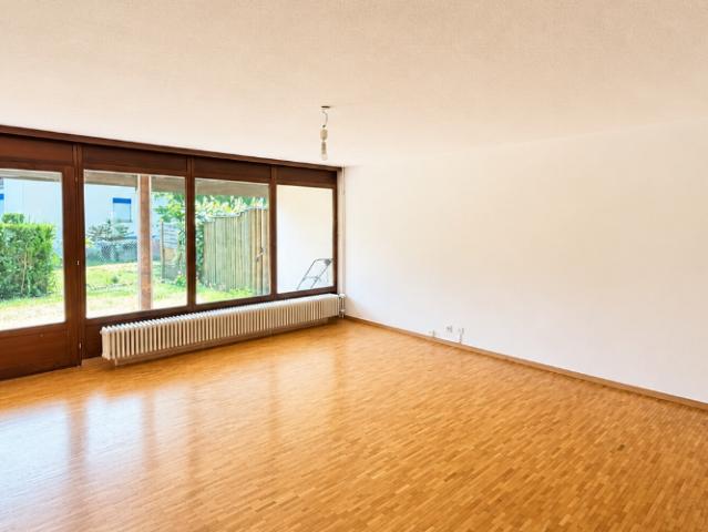 Helle Gartenwohnung mit Erneuerungsbedarf