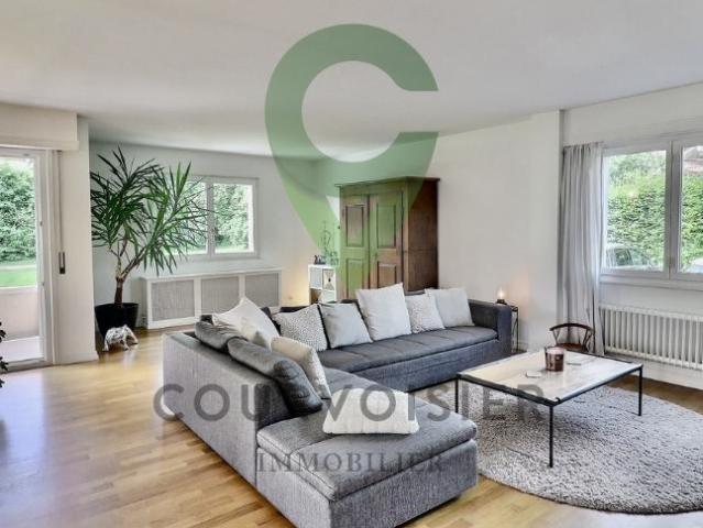 Wunderschöne 6,5 Zimmer Eigentumswohnung mit privatem Pool