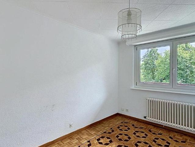 Exklusiv Grosse Wohnung mit privatem Garten, Terrasse und Balkon