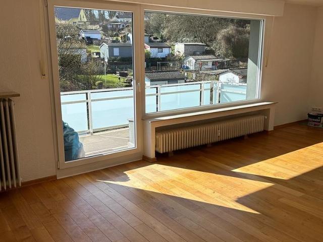 Wohnung 82qm mit Wohnküche, neuem Bad, Südbalkon, Keiler und 1 Parkplatz