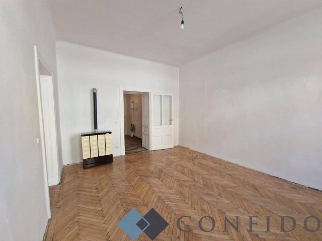 WOHNUNGSEIGENTUM AM STÖBERPLATZ Sanierungsbedürftige 2 Zimmerwohnung im Hochparterre!