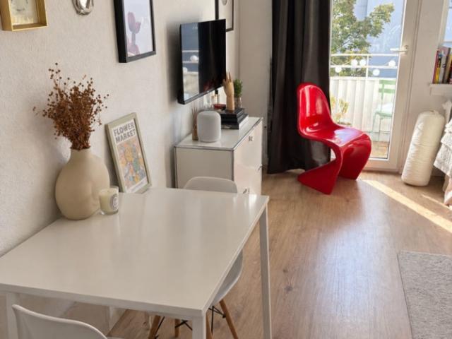 Wohnungstausch: Helle 1 Zimmer Wohnung mit Balkon im Frankfurter Westend → Berlin