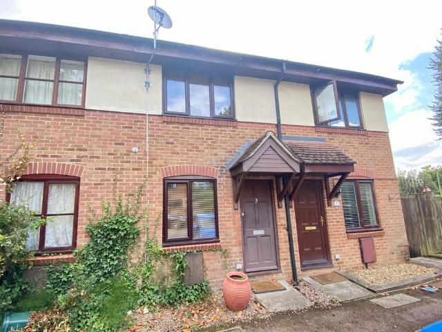 WOKING 1 bed terraced house to rent £1,295 pcm £299 pw