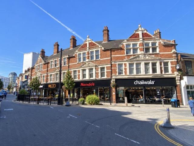 WOKING 2 bed flat to rent £1,450 pcm £335 pw
